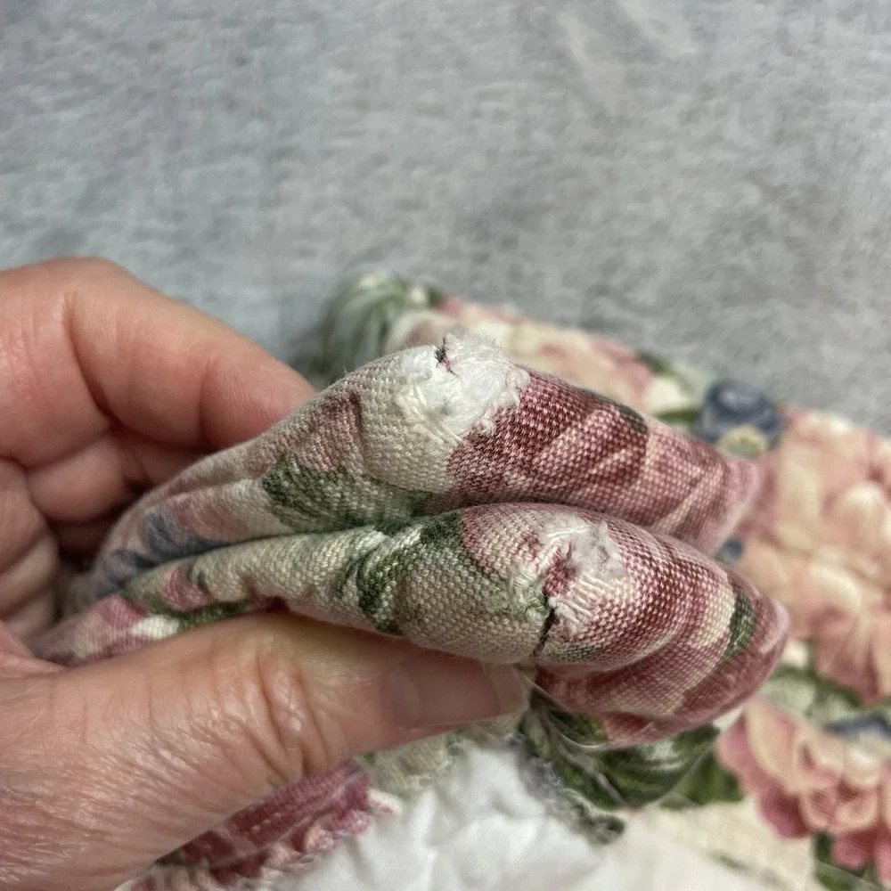 Vtg Cottagecore Floral Quilted Bedspread Twin Size Pink Blue Cabbage Rose Shabby